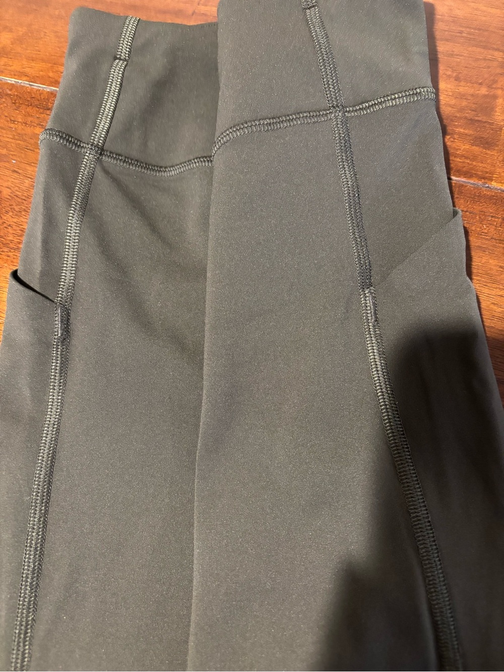 lululemon athletica Olive Green Women’s Cropped Leggings - Picture 4 of 4